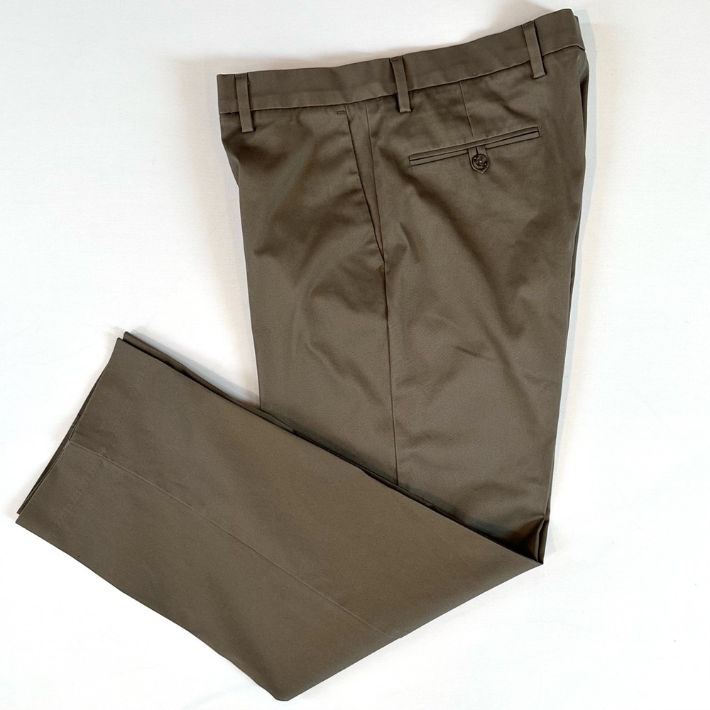 Dockers Khaki Pants Mens Size 36x30 Gray Straight Leg Mid Rise Cotton/Poly/Elast